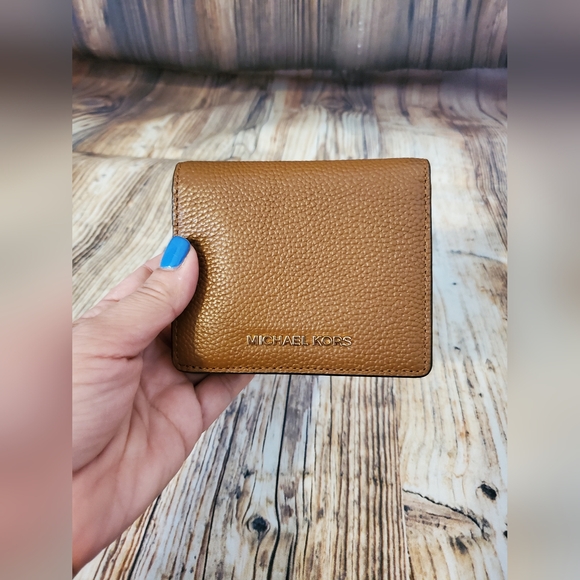 MICHAEL KORS CARRYALL CARD - Picture 6 of 11